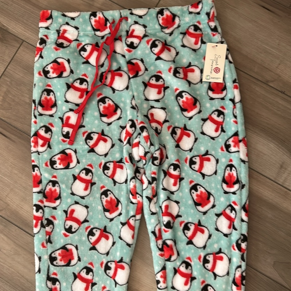 NWT Soft Pajama Pants Loungewear Penguin w/Presents Blue Snowy Winter Background